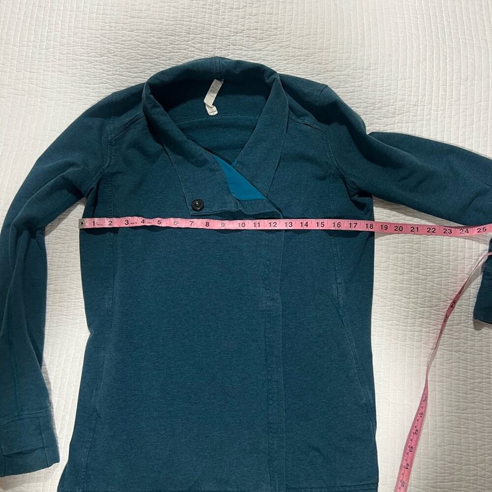 Lululemon Dark Teal Wrap Jacket Size 8 Athletic Blazer Yoga Travel - Picture 4 of 8